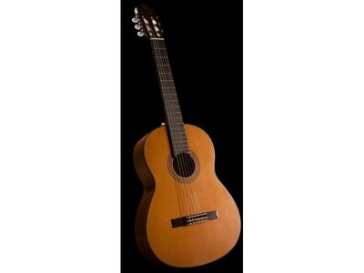 Yamaha CG122MC Solid Cedar Classical Guitar Acoustic click to zoom image