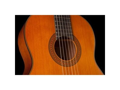 Yamaha CG122MC Solid Cedar Classical Guitar Acoustic click to zoom image